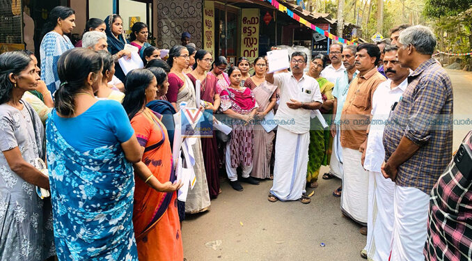 ആശാ വര്‍ക്കര്‍മാരുടെ സമരം: മണിയൂരില്‍ ഉത്തരവ് കത്തിച്ച് പ്രതിഷേധം