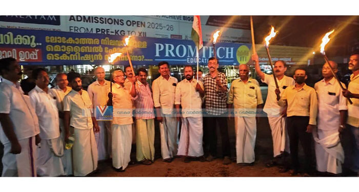 ആശാ പ്രവര്‍ത്തകര്‍ക്ക് ഐക്യദാര്‍ഡ്യം; വടകരയില്‍ കോണ്‍ഗ്രസിന്റെ പ്രതിഷേധ ജ്വാല