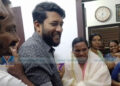 ഇന്ത്യന്‍ ക്രിക്കറ്റ് താരത്തിന്റെ പരിശീലകക്ക് ആദരം; പൊന്നാട ചാര്‍ത്തി ഷാഫി പറമ്പില്‍ എംപി