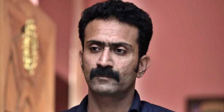 ഷൈനിനെ വേട്ടയാടുന്നു; പിന്തുണയുമായി കുടുംബം