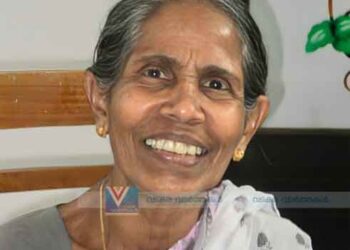 അടക്കാതെരു പുതിയോടന്റവിട നാരായണി അന്തരിച്ചു