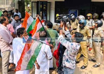 മാലിന്യപ്രശ്‌നം: വില്യാപ്പള്ളി പഞ്ചായത്ത് ഓഫീസിലേക്ക് കോണ്‍ഗ്രസ് മാര്‍ച്ച്
