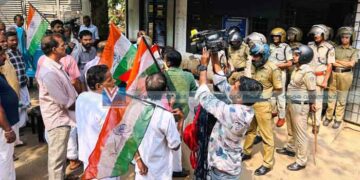 മാലിന്യപ്രശ്നം: വില്യാപ്പള്ളി പഞ്ചായത്ത് ഓഫീസിലേക്ക് കോണ്ഗ്രസ് മാര്ച്ച്