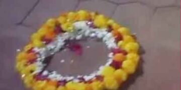 വി.എസ്.അനില്‍കുമാറിന്റെ വീടിന് മുന്നില്‍ റീത്ത്