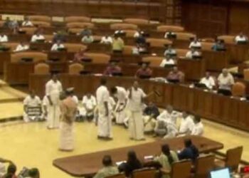 ശബരിമല സ്വര്‍ണക്കൊള്ള: സഭയില്‍ പ്രതിപക്ഷ പ്രതിഷേധം