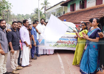 വേദന കാറ്റിലലിഞ്ഞു; പുഴയിലൂടെ പൊട്ടിച്ചിരിച്ച് നീങ്ങി അവര്‍