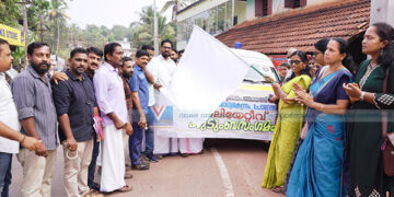 വേദന കാറ്റിലലിഞ്ഞു; പുഴയിലൂടെ പൊട്ടിച്ചിരിച്ച് നീങ്ങി അവര്‍
