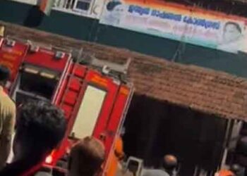 കോടിയേരിയില്‍ കോണ്‍ഗ്രസ് ഓഫീസിന് തീയിട്ടു