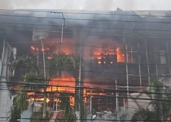 കോഴിക്കോട് ജയലക്ഷ്മി സില്‍ക്‌സില്‍ വന്‍ തീപിടിത്തം