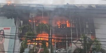 കോഴിക്കോട് ജയലക്ഷ്മി സില്ക്സില് വന് തീപിടിത്തം