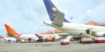 പശ്ചിമേഷ്യന്‍ സംഘര്‍ഷം; സര്‍വീസുകള്‍ കൂട്ടത്തോടെ റദ്ദാക്കി വിമാന കമ്പനികള്‍