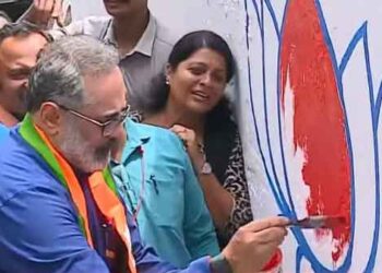 നേമത്ത് ചുവരെഴുതി രാജീവ് ചന്ദ്രശേഖര്‍; ബിജെപി പ്രചാരണത്തിന് തുടക്കം