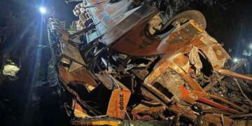 നേപ്പാളില്‍ ബസ് നദിയിലേക്ക് മറിഞ്ഞ് 18 മരണം, 28 പേര്‍ക്ക് പരിക്ക്