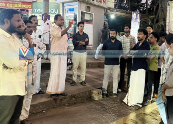 പൊതുനിരത്തിലേക്ക് മാലിന്യം ഒഴുക്കി വിടുന്നു; വില്യാപ്പള്ളിയില്‍ പ്രതിഷേധം