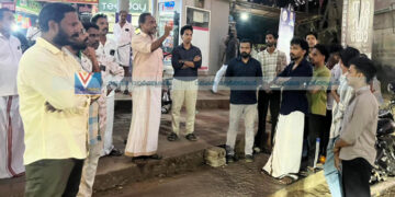 പൊതുനിരത്തിലേക്ക് മാലിന്യം ഒഴുക്കി വിടുന്നു; വില്യാപ്പള്ളിയില്‍ പ്രതിഷേധം