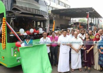 കോഴിക്കോടന്‍ കാഴ്ചകള്‍ കാണാന്‍ ഇനി ഓപ്പണ്‍ ഡബിള്‍ ഡക്കര്‍ ബസ്; മന്ത്രി ഫ്ളാഗ് ഓഫ് ചെയ്തു