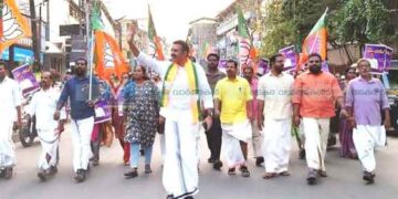 റോഡ്‌ഷോയുമായി അഡ്വ.കെ.ദിലീപിന്റെ പ്രചരണം തുടങ്ങി