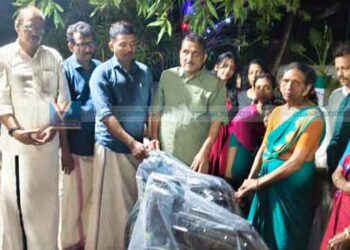 കെ.ദാമു മാസ്റ്റര്‍ സ്മരണ: വീല്‍ ചെയറുകള്‍ നല്‍കി കുടുംബാംഗങ്ങള്‍
