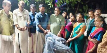 കെ.ദാമു മാസ്റ്റര്‍ സ്മരണ: വീല്‍ ചെയറുകള്‍ നല്‍കി കുടുംബാംഗങ്ങള്‍