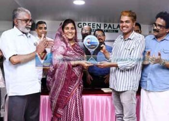 നാടക രംഗത്തെ അതുല്യപ്രതിഭ; മനോജ് നാരായണനെ അനുമോദിച്ച് സുഹൃദ്‌സംഘം