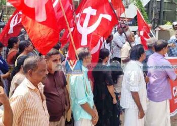 കണ്ടക്ടറെ ആക്രമിച്ചയാളെ ഇനിയും പിടികൂടിയില്ല; വടകര പോലീസ് സ്റ്റേഷനിലേക്ക് മാര്‍ച്ച് നടത്തി സിപിഐ