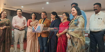 ലയണ്‍സ് ഗവര്‍ണര്‍ക്ക് സ്വീകരണം നല്‍കി; വീല്‍ചെയറും ധനസഹായവും വിതരണം ചെയ്തു