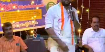 മിനി മാസ്റ്റ് ലൈറ്റ് സ്വിച്ച് ഓണ്‍ ചെയ്തു