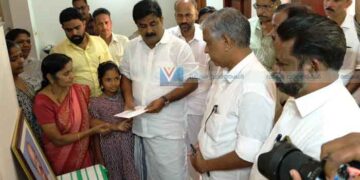 സ്ഥാനാര്ഥികള് സജീവമായി; പ്രവീണ്കുമാറിന് കെട്ടിവെക്കാനുള്ള തുക ഡിസിസി മുന് പ്രസിഡന്റിന്റെ ഭാര്യ കൈമാറി