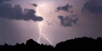 ജാഗ്രത വേണം; ബുധനാഴ്ച വരെ ഇടിമിന്നലോട് കൂടിയ മഴക്ക് സാധ്യത