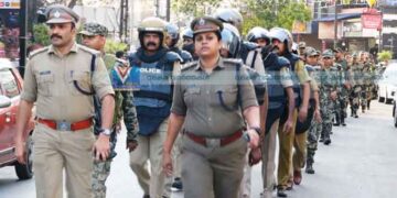 വടകരയില് കേന്ദ്രസേനയും പോലീസും റൂട്ട്മാര്ച്ച് നടത്തി