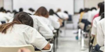 പ​ശ്ചി​മേ​ഷ്യന്‍ സം​ഘ​ർ​ഷം: ഗ​ൾ​ഫി​ലെ എ​സ്എ​സ്എ​ൽ​സി, പ്ല​സ്‌​ടു പ​രീ​ക്ഷ​ക​ൾ മാ​റ്റി​