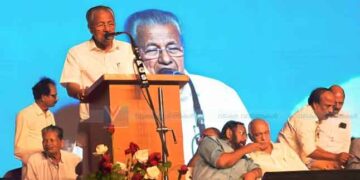 ഇടതുപക്ഷം നാടിനെ പുരോഗതിയിലേക്ക് നയിക്കുന്നു: മുഖ്യമന്ത്രി-പുറമേരിയില്‍ വന്‍ പുരുഷാരം