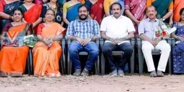 അനിവാര്യമായ പടിയിറക്കം; വിങ്ങുന്ന മനസോടെ അധ്യാപകര്‍