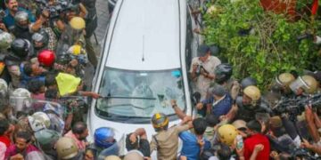 ഇഡിക്കെതിരെ രോഷം കനത്തു; തിരുവനന്തപുരത്ത് വാഹനം തകര്‍ത്തു