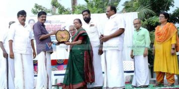 അംഗന്‍വാടി അധ്യാപികയ്ക്ക് നാടിന്റെ യാത്രയയപ്പ്