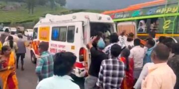 ഇടുക്കിയില്‍ മിനി ബസ് താഴ്ചയിലേക്ക് മറിഞ്ഞ് 2 മരണം