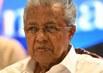 മുഖ്യമന്ത്രി പിണറായി വിജയന്‍ രാജിവെച്ചു