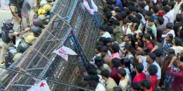 എ​സ്എ​ഫ്ഐ മാർച്ചിൽ സംഘർഷം; ജലപീരങ്കി പ്രയോഗിച്ച് പോലീസ്