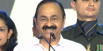 പതിനായിരങ്ങള്‍ സാക്ഷി; ടീം വിഡിഎസ് അധികാരമേറ്റു