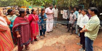 പ്രവേശനോത്സവ ബാനറില്‍ മുഖ്യമന്ത്രിയുടെ ഫോട്ടോ വെട്ടിമാറ്റിയതില്‍ പ്രതിഷേധം