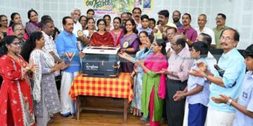 പൂര്‍വവിദ്യാര്‍ഥി സംഘത്തിന്റെ കരുതല്‍; സ്‌കൂളിന് ഫോട്ടോസ്റ്റാറ്റ് മെഷീന്‍ കൈമാറി