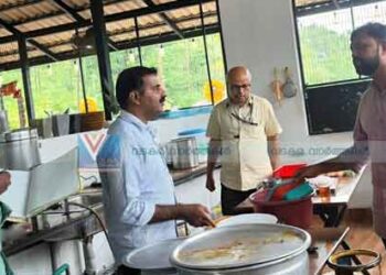 നരിപ്പറ്റയില്‍ ഹെല്‍ത്ത് വിഭാഗത്തിന്റെ പരിശോധന; മൂന്ന് സ്ഥാപനങ്ങള്‍ക്ക് നോട്ടീസ്