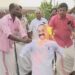 വള്ളംകളി അവധി വിവാദം; മുഖ്യമന്ത്രിയുടെ കോലം കത്തിച്ച് പ്രതിഷേധം