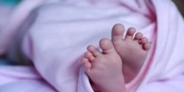 മുലപ്പാല്‍ കുടിച്ചുകിടന്ന പിഞ്ചുകുഞ്ഞ് മരിച്ച നിലയില്‍; സംഭവം നാദാപുരംറോഡില്‍