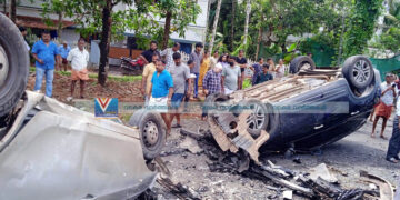 നന്തി ബൈപ്പാസില്‍ കാറുകള്‍ കൂട്ടിയിടിച്ച് തലകീഴായി മറിഞ്ഞു; എട്ട് പേര്‍ക്ക് പരിക്ക്