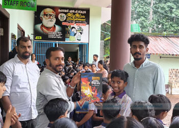 അനൈന്‍ കൃഷ്ണക്ക് പി.ഹരീന്ദ്രനാഥിന്റെ പുസ്തകം സമ്മാനിച്ചു