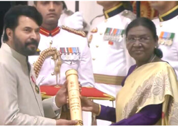 പത്മപുരസ്‌കാരം ഏറ്റുവാങ്ങി മമ്മൂട്ടി