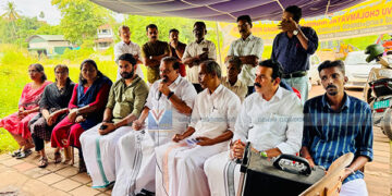 പഴങ്കാവ് ഓവര്പാസ് സമരപ്പന്തല് പി.കെ.കൃഷ്ണദാസ് സന്ദര്ശിച്ചു
