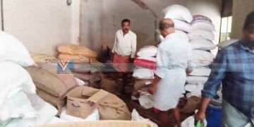 മാവേലി സ്റ്റോറില് മണിക്കൂറുകള് നീണ്ട തെരച്ചില്; ജീവനക്കാരിയെ കടിച്ച പാമ്പിനെ കണ്ടെത്താനായില്ല