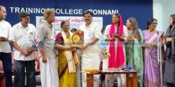 ഒ.കെ. ശൈലജ ഉറൂബ് പുരസ്‌കാരം ഏറ്റുവാങ്ങി